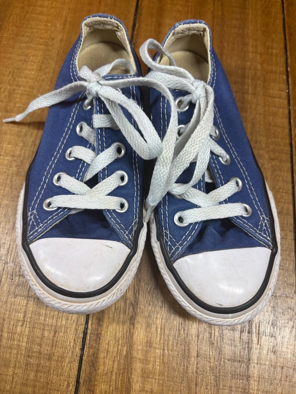 Boys chuck Taylor converse blue low top 10.5